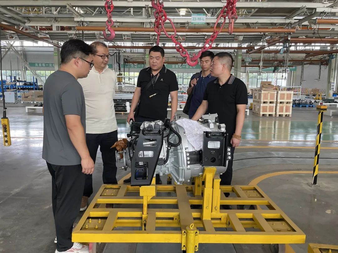 Visite vu russesche Clienten an der Yiwei Automobile Hubei Fabréck2