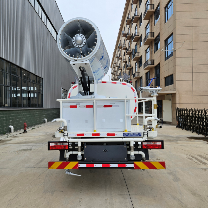 12.5 dust supression truck (2)