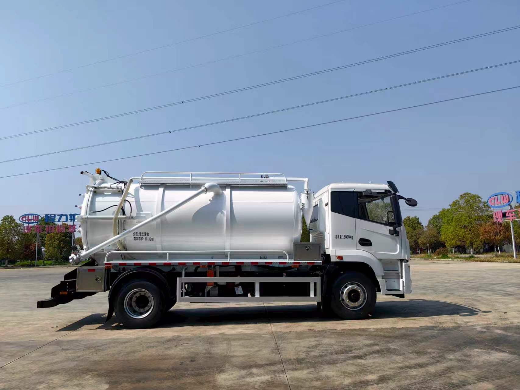 Vacuum Truck3