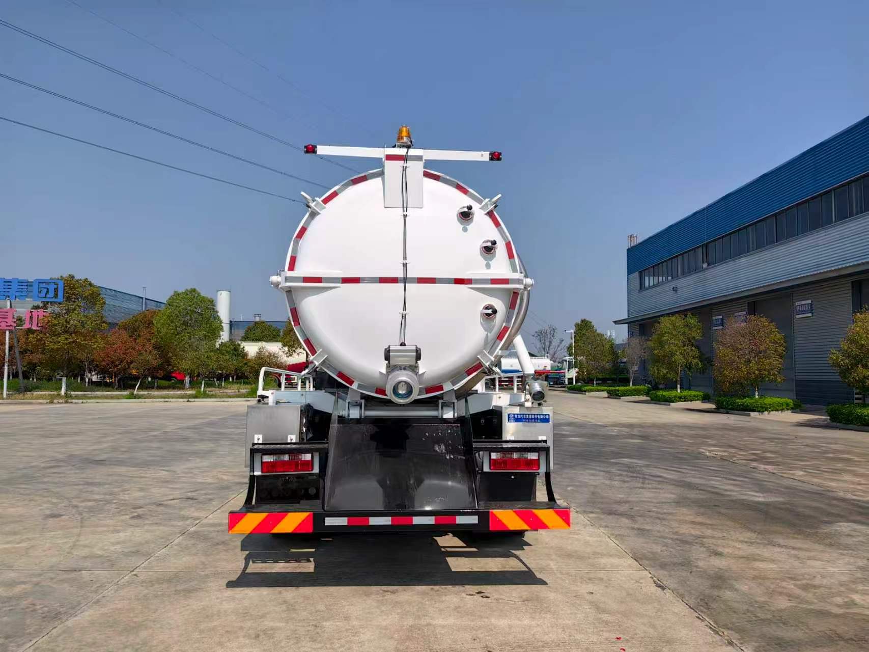 Vacuum Truck4