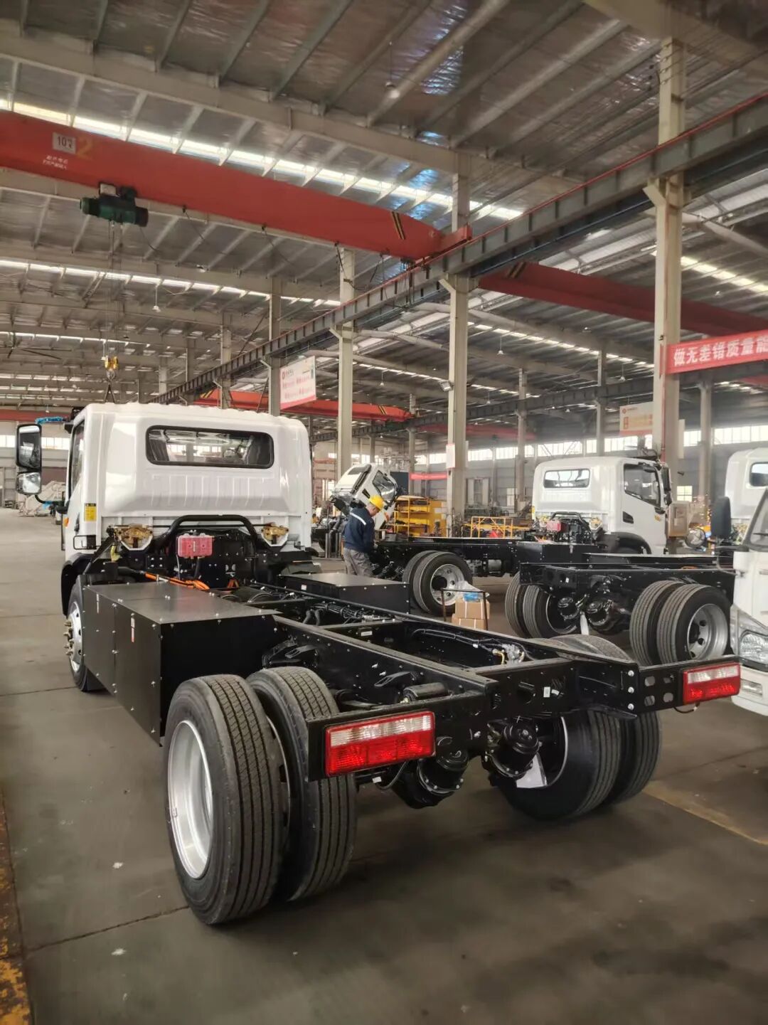 Yiwei Auto Delivery2