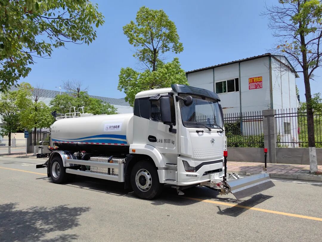 Yiwei Road Cleaning Vehicle