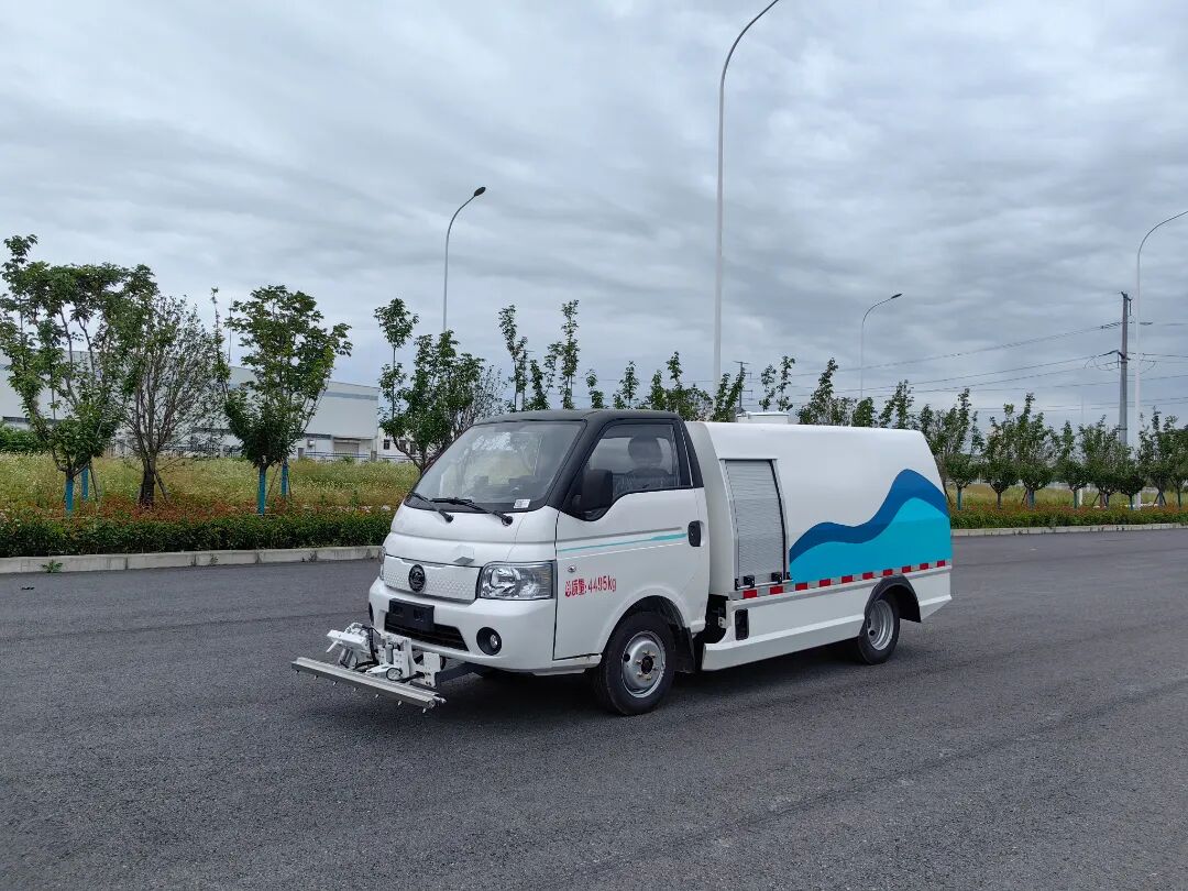 Yiwei Road Maintenance Vehicle